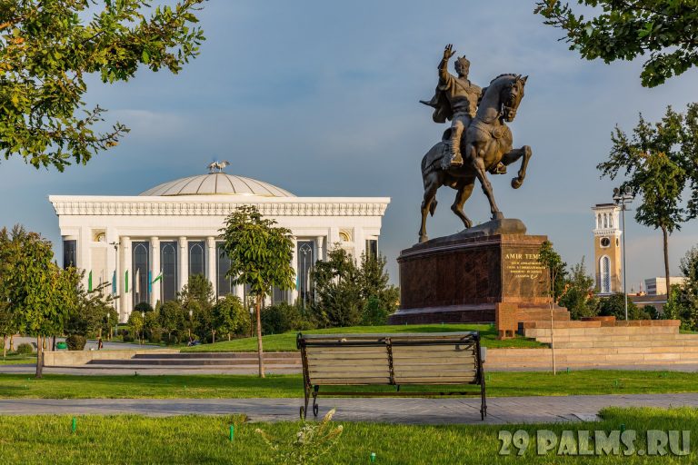 020_Uzbekistan_Tashkent_Pamyatnik_Amiru_Timuru_Amir_Timur_Maydoni_in_Tashkent_Uzbekistan_Foto_nmessana_-_Depositphotos
